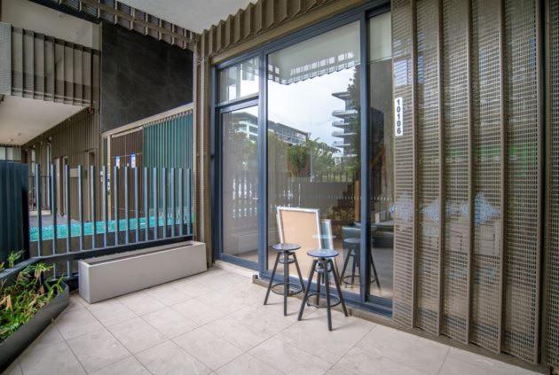 2-level With 3 Beds 3 Baths & Free Parking In Waterloo
