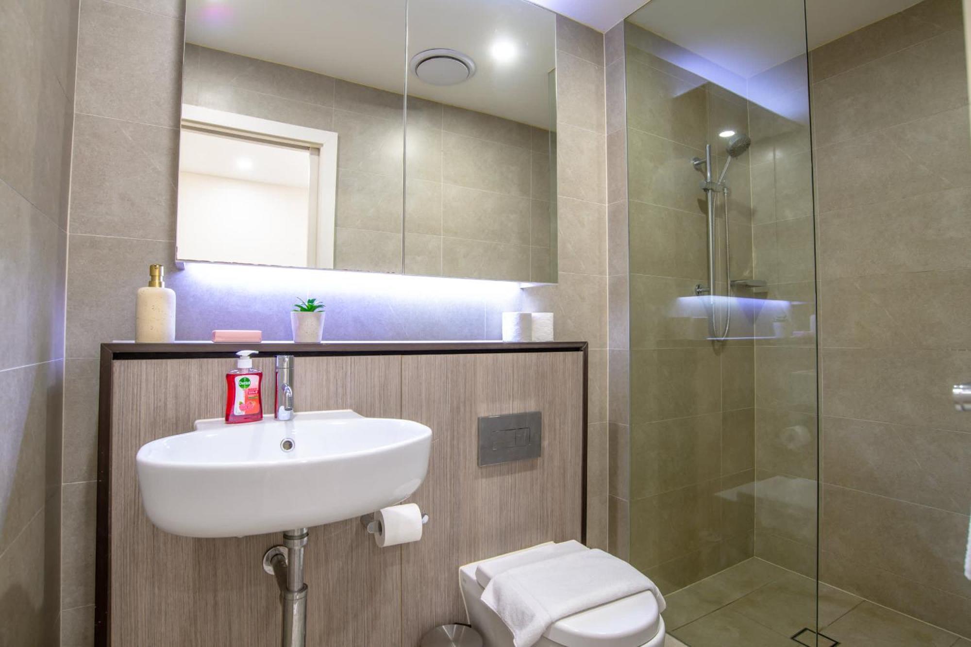 2-level With 3 Beds 3 Baths & Free Parking In Waterloo Sydney
