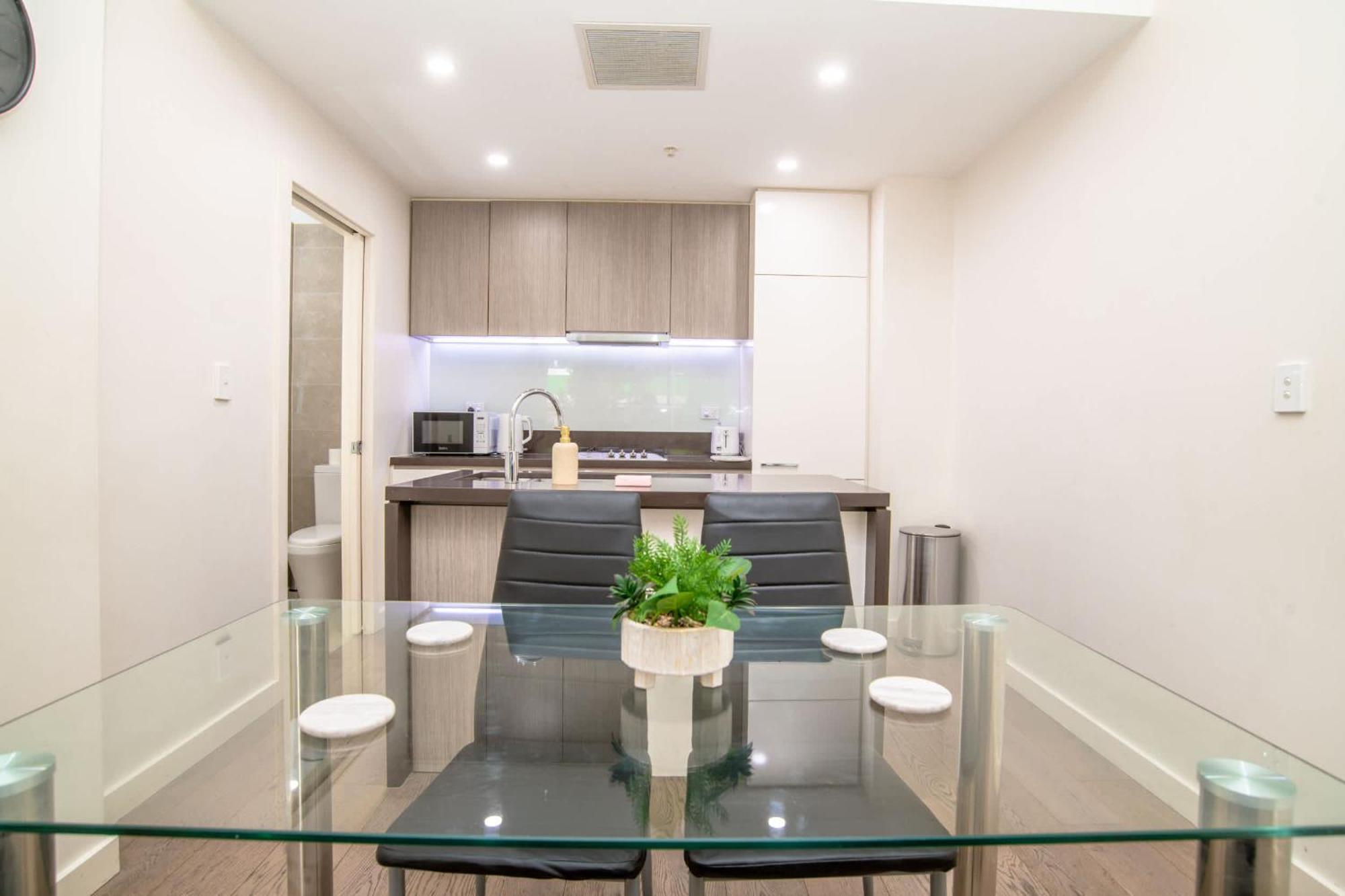 2-level With 3 Beds 3 Baths & Free Parking In Waterloo * Sydney